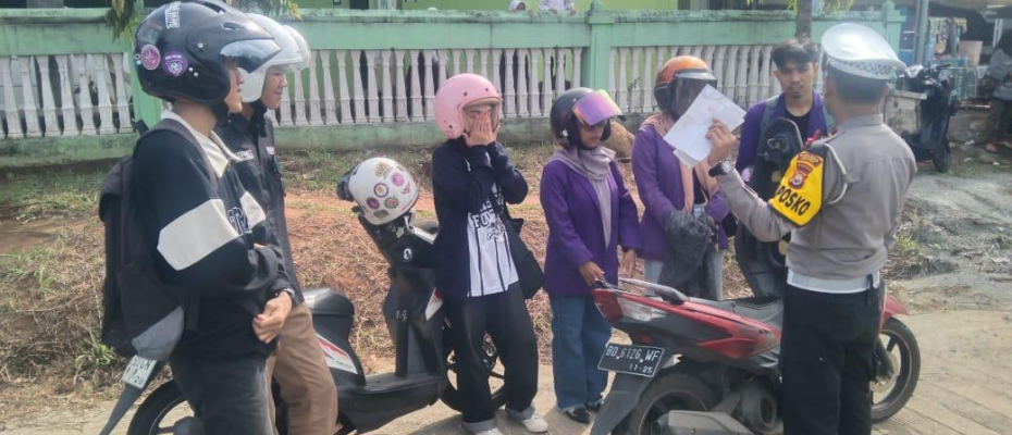 Sat Lantas Polres Seluma Intensifkan Himbauan Keselamatan Berlalu Lintas dalam Operasi Keselamatan Nala 2025Sat Lantas Polres Seluma Intensifkan Himbauan Keselamatan Berlalu Lintas dalam Operasi Keselamatan Nala 2025